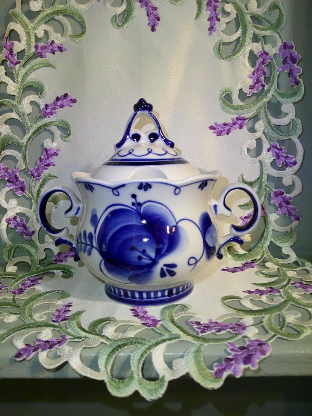 Gzhel Blue & White Porcelain Lidded Sugar Bowl w Handles Made in Russia Гжель